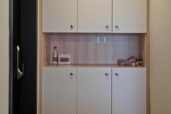 入戶玄關(guān)裝修效果圖-保駕護航裝修網(wǎng)