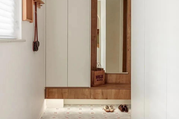 玄關(guān)裝修效果圖-保駕護航裝修網(wǎng)