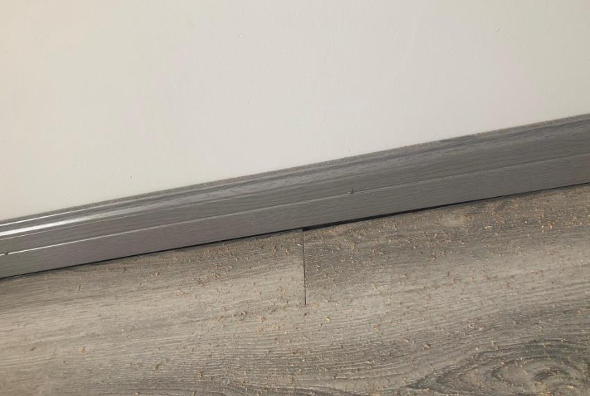 踢腳線和木地板之間的縫隙怎么處理