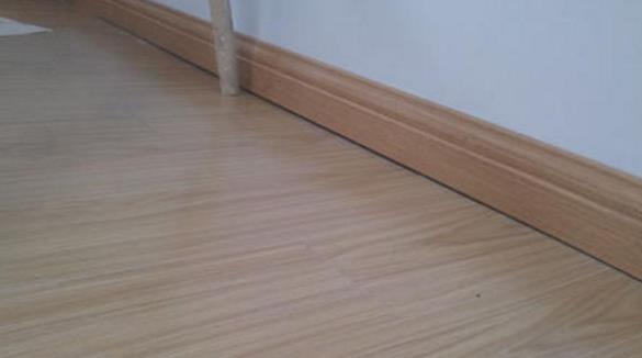 踢腳線和木地板之間的縫隙怎么處理