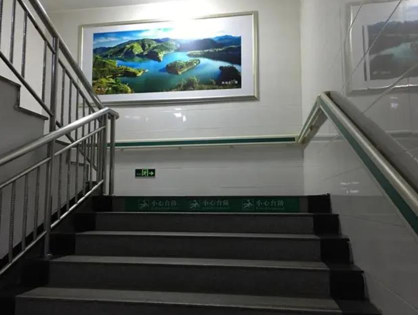 如何按人流量設(shè)計(jì)樓梯 設(shè)計(jì)樓梯的計(jì)算方法